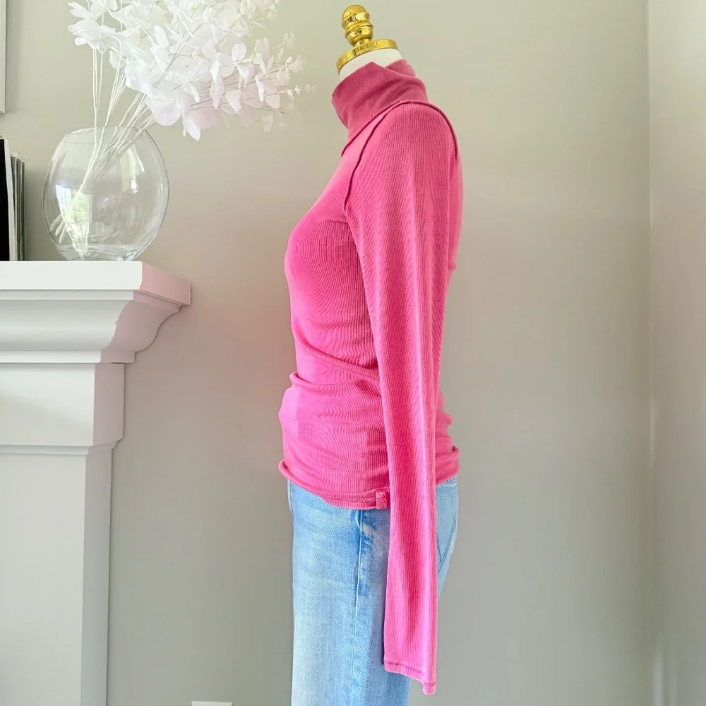 Free People Slim Ribbed Turtleneck in Berry, Sz M - Picture 4 of 8